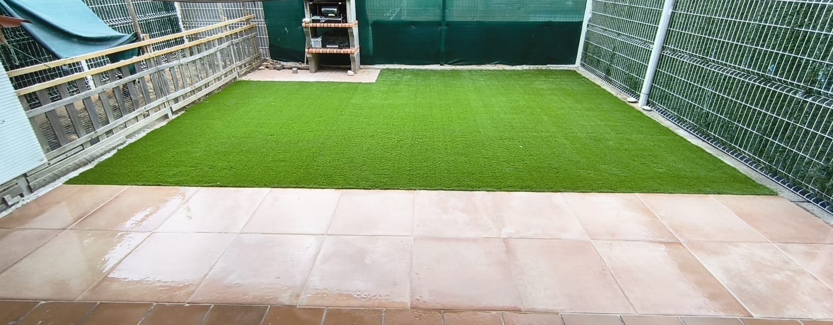 Instalación de Césped Artificial y Prolongación de Alicatado en Vivienda en Bilbao - Imagen 2
