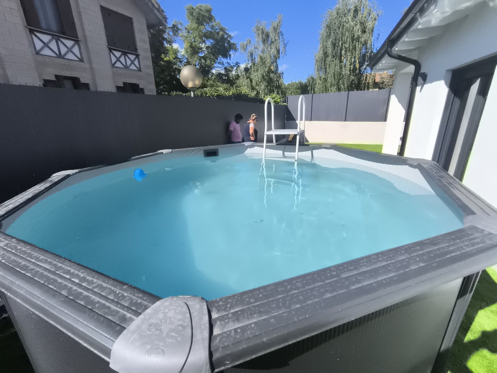 Instalación de piscina desmontable de acero con depuradora - Imagen 2