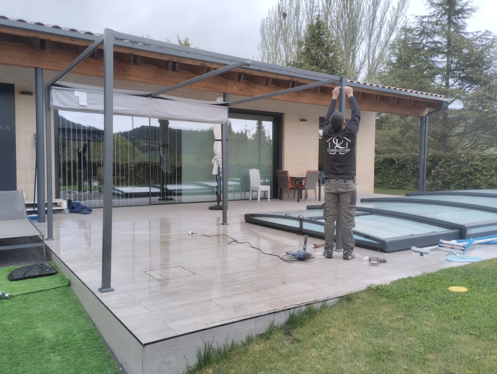 Instalación de Pérgola con Sistema de Toldo Integrado - Imagen 3