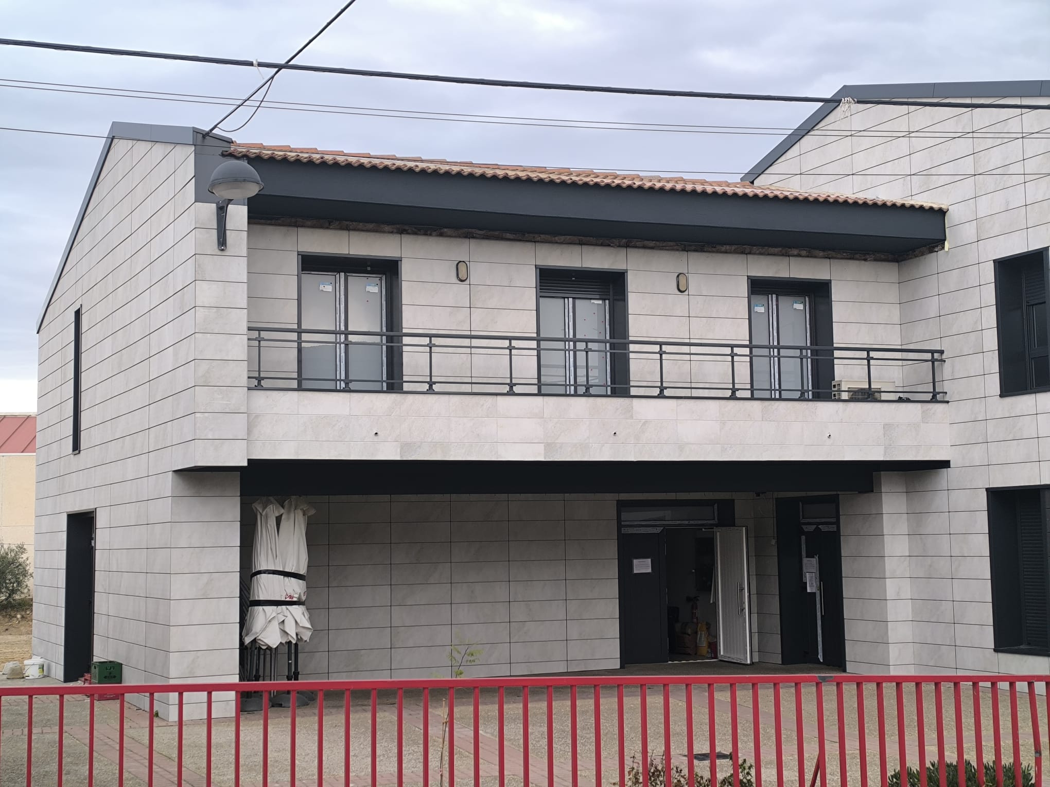 Ejecución de Fachada Ventilada mediante Sistema Buchtal en Edificio Consistorial