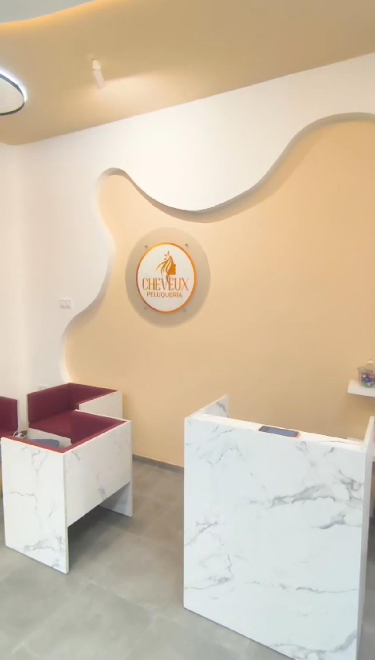 Reforma Integral de Local Comercial para Salón de Belleza con Instalación de Mobiliario en Pamplona - Imagen 19