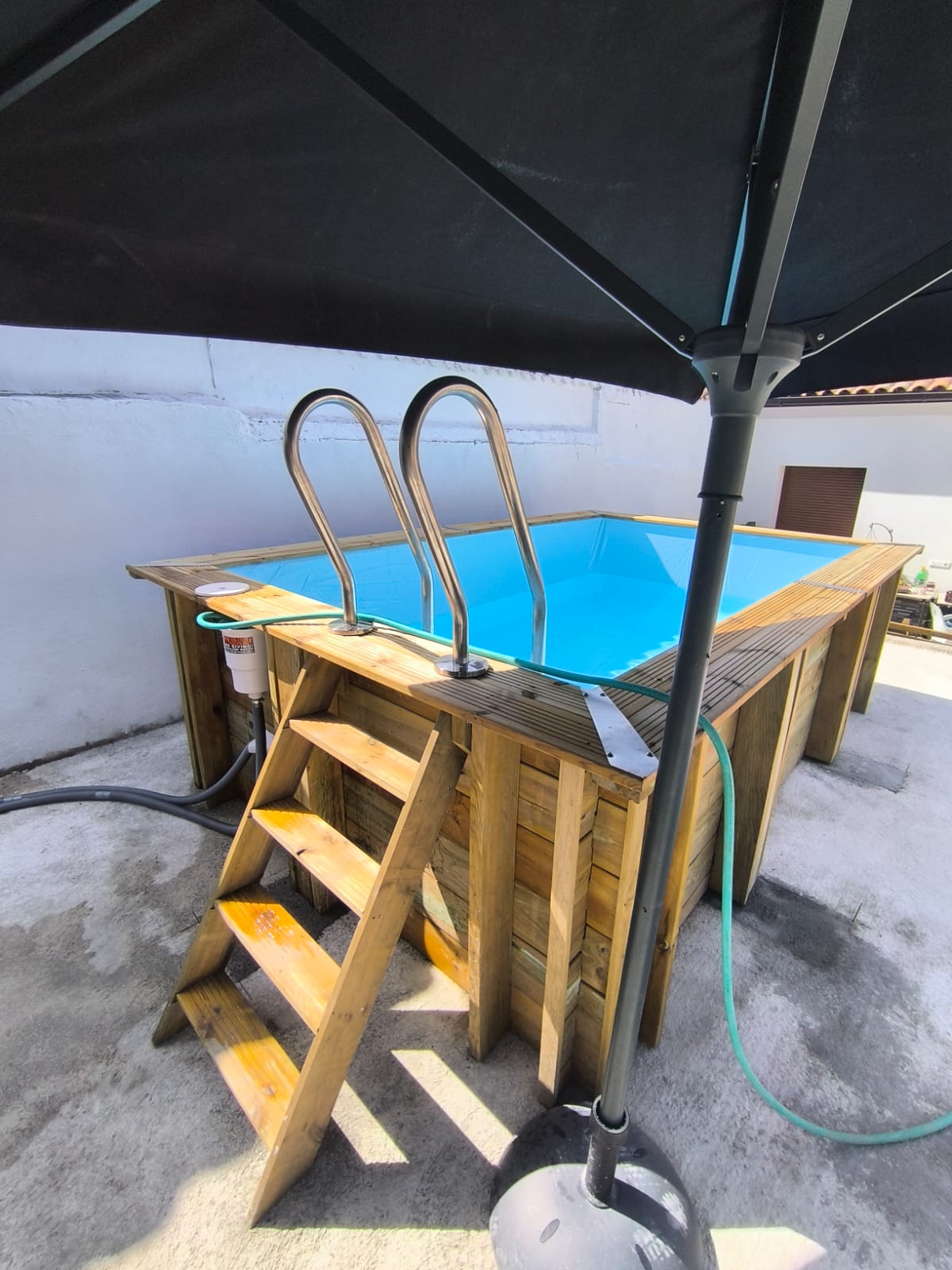 Instalación de Piscina Elevada de Madera con Sistema de Depuración - Imagen 1
