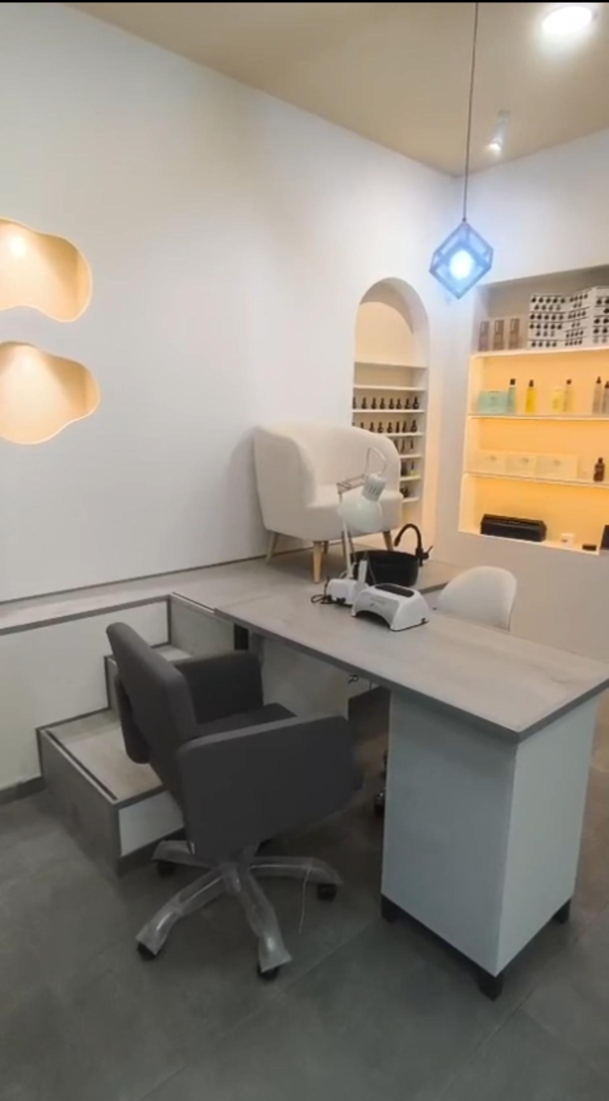 Reforma Integral de Local Comercial para Salón de Belleza con Instalación de Mobiliario en Pamplona - Imagen 18