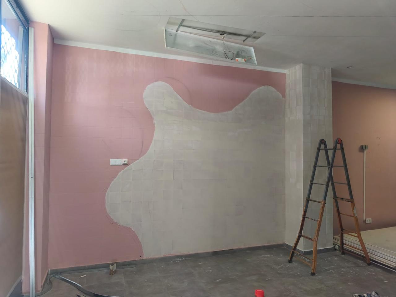 Reforma Integral de Local Comercial para Salón de Belleza con Instalación de Mobiliario en Pamplona - Imagen 9
