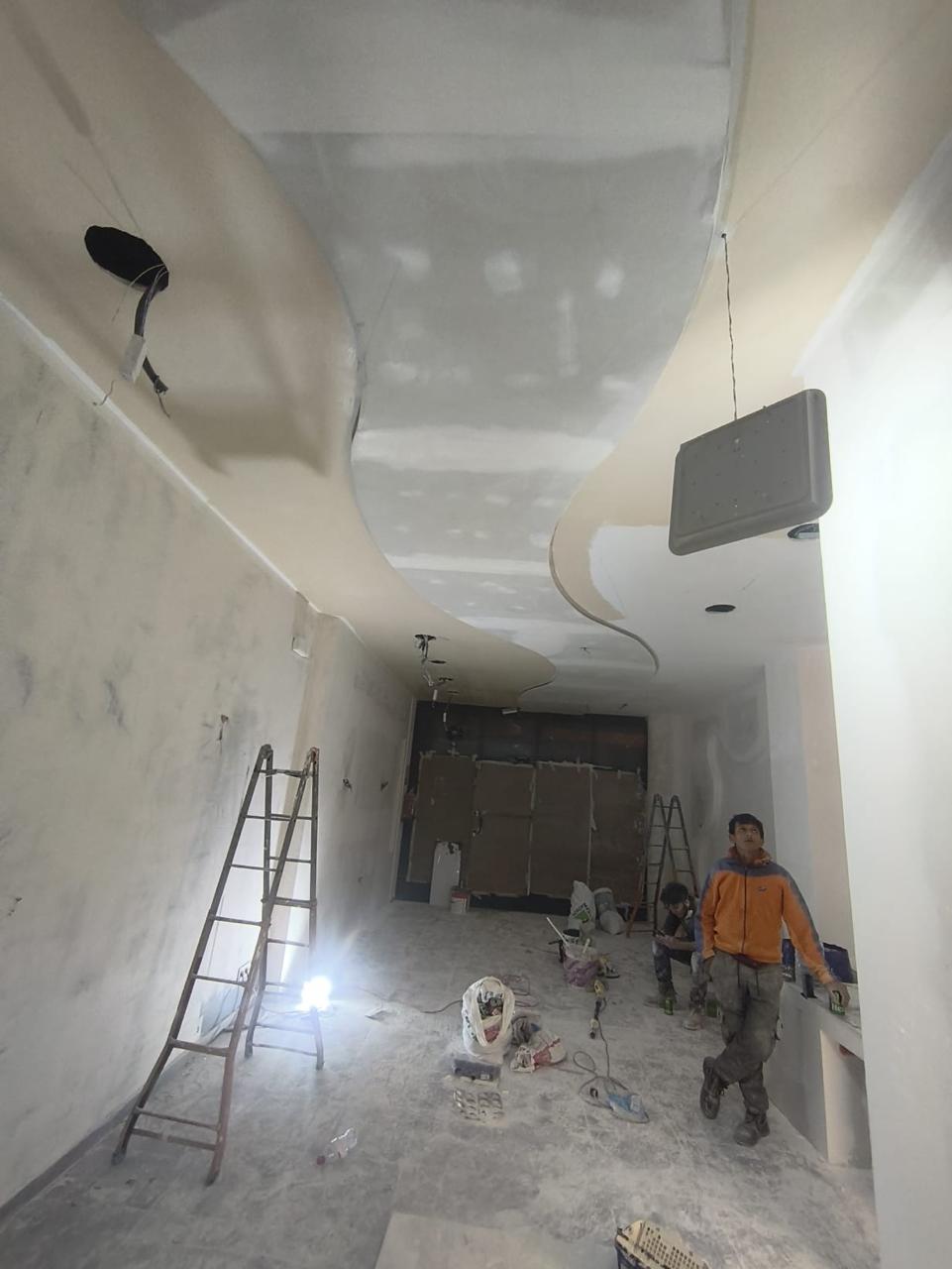 Reforma Integral de Local Comercial para Salón de Belleza con Instalación de Mobiliario en Pamplona - Imagen 13