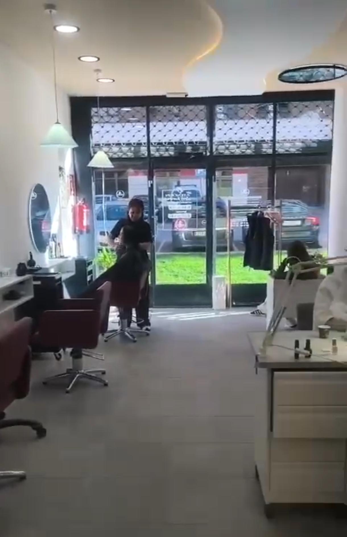 Reforma Integral de Local Comercial para Salón de Belleza con Instalación de Mobiliario en Pamplona - Imagen 20