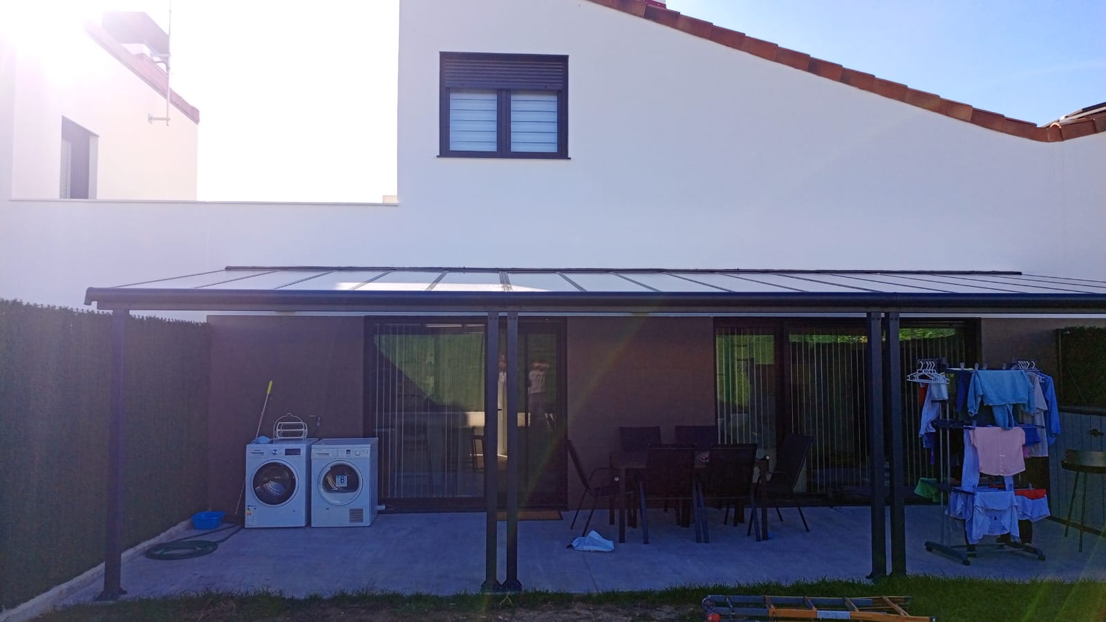 Instalación de Pérgola Techada en Vivienda - Imagen 1