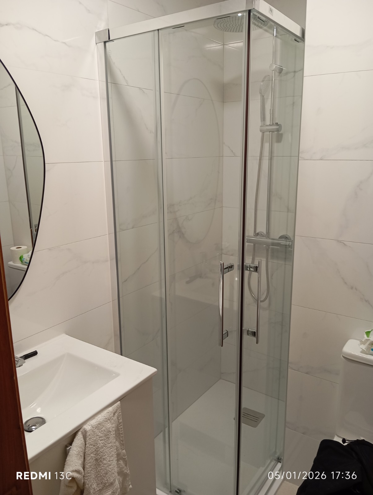 Instalación de Mampara de Ducha Angular