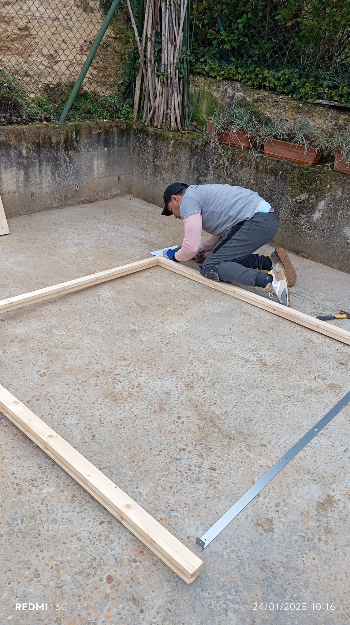 Instalación de Caseta de Madera - Imagen 1