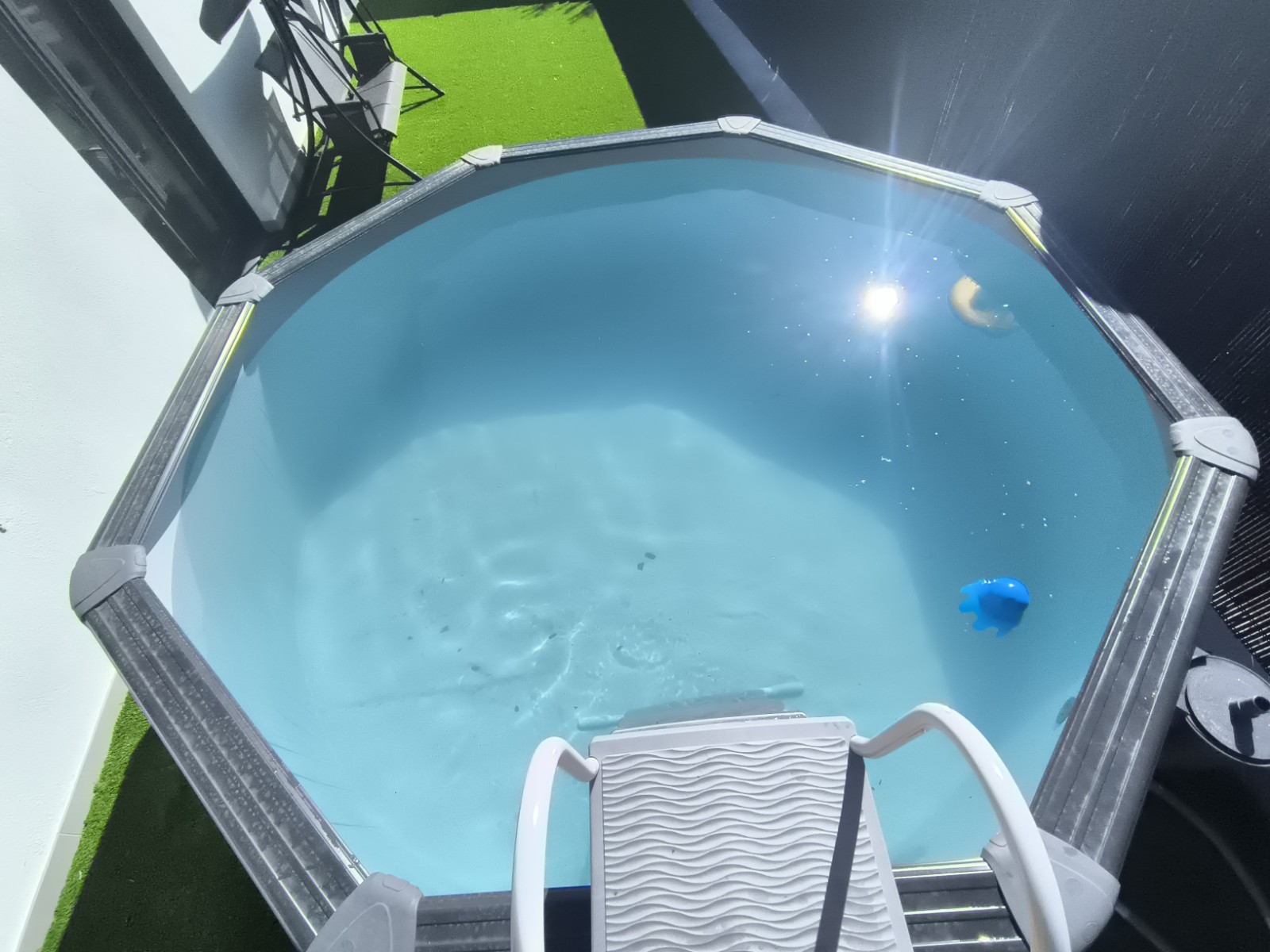 Instalación de piscina desmontable de acero con depuradora