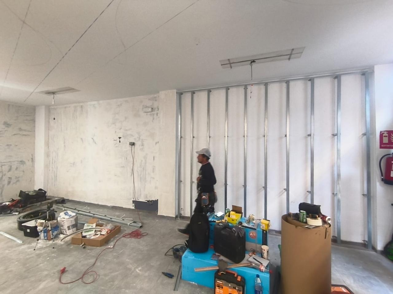 Reforma Integral de Local Comercial para Salón de Belleza con Instalación de Mobiliario en Pamplona - Imagen 5