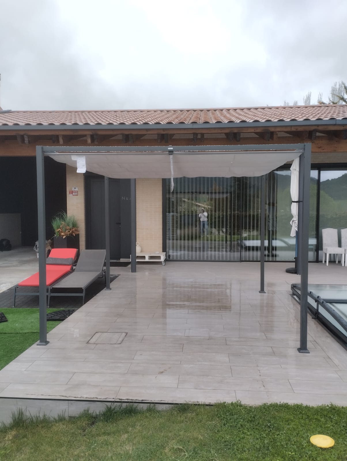 Instalación de Pérgola con Sistema de Toldo Integrado - Imagen 2