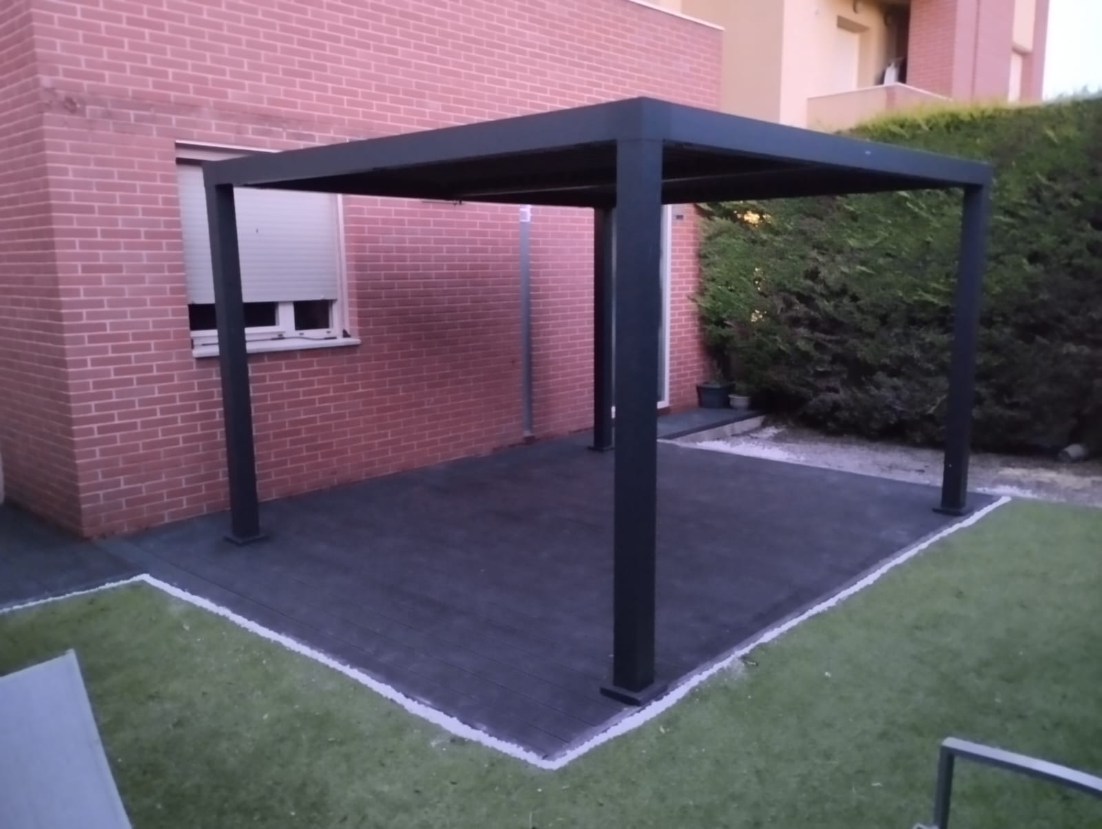 ustitución de Pérgola de Madera por Sistema Perg Clima Origin Bio Alu 313x358 cm en Acabado Gris - Imagen 3