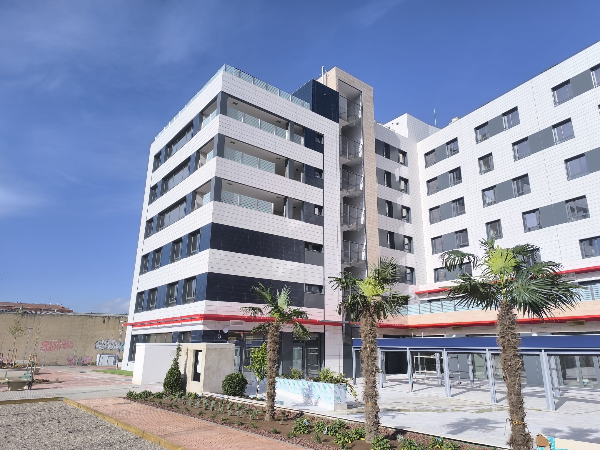 Ejecución de Fachada Ventilada con Sistema Faveker en Edificio Vitalia Home - Imagen 7