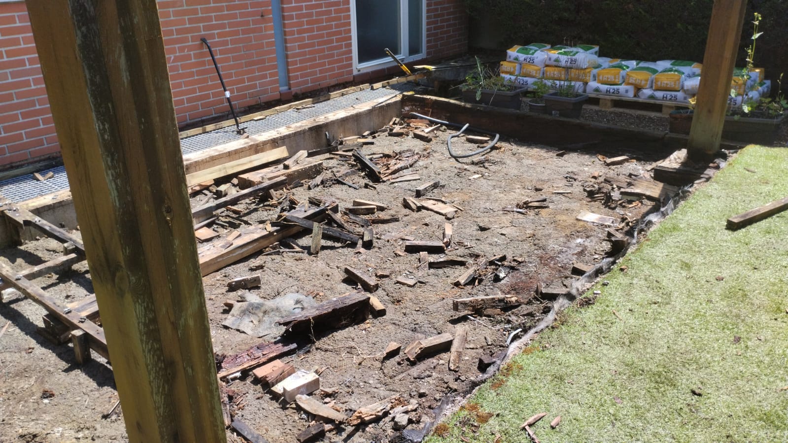 Sustitución de Suelo de Madera por Sistema de Tarima Rastrelada de Composite - Imagen 3