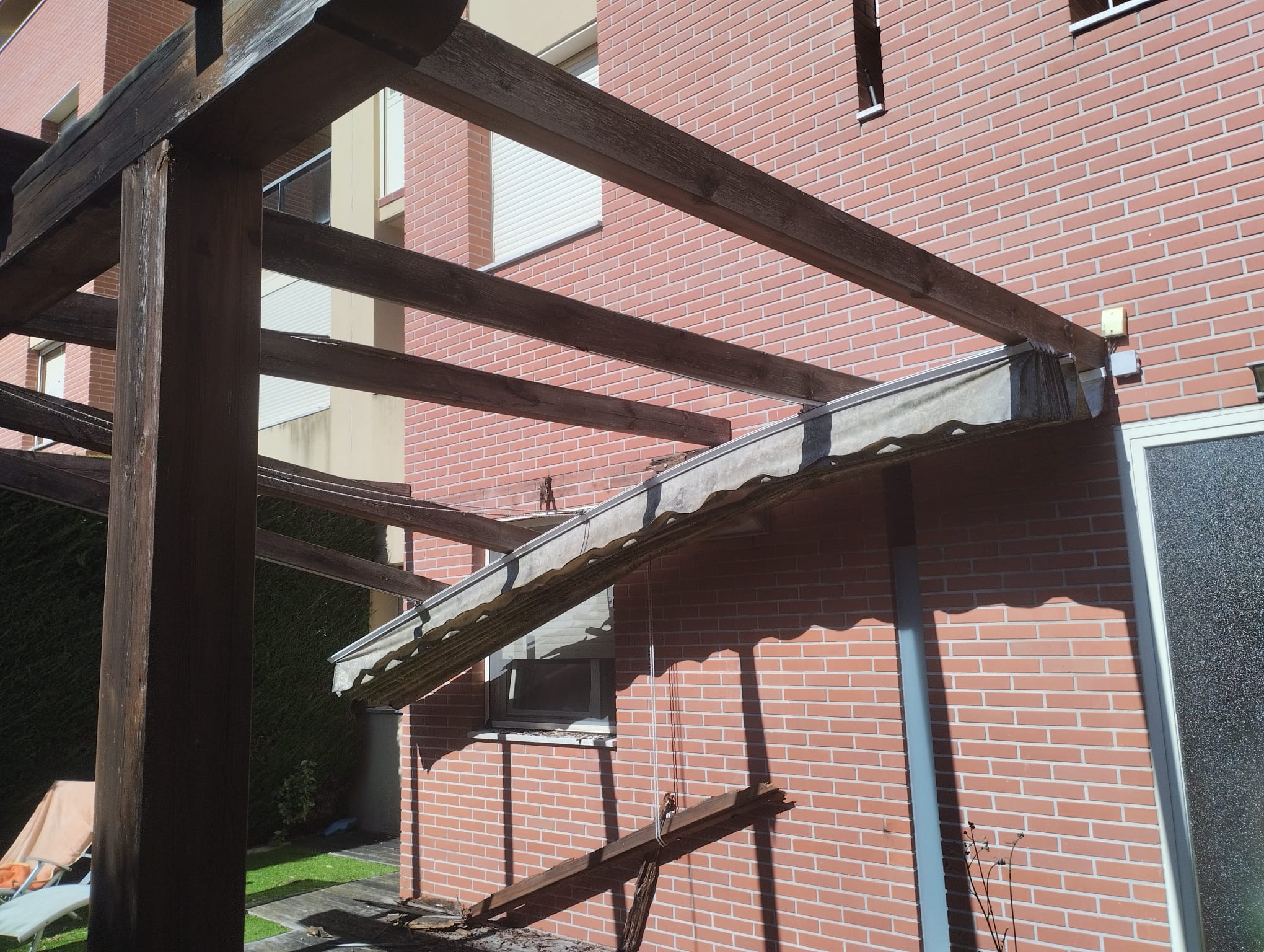 ustitución de Pérgola de Madera por Sistema Perg Clima Origin Bio Alu 313x358 cm en Acabado Gris - Imagen 2