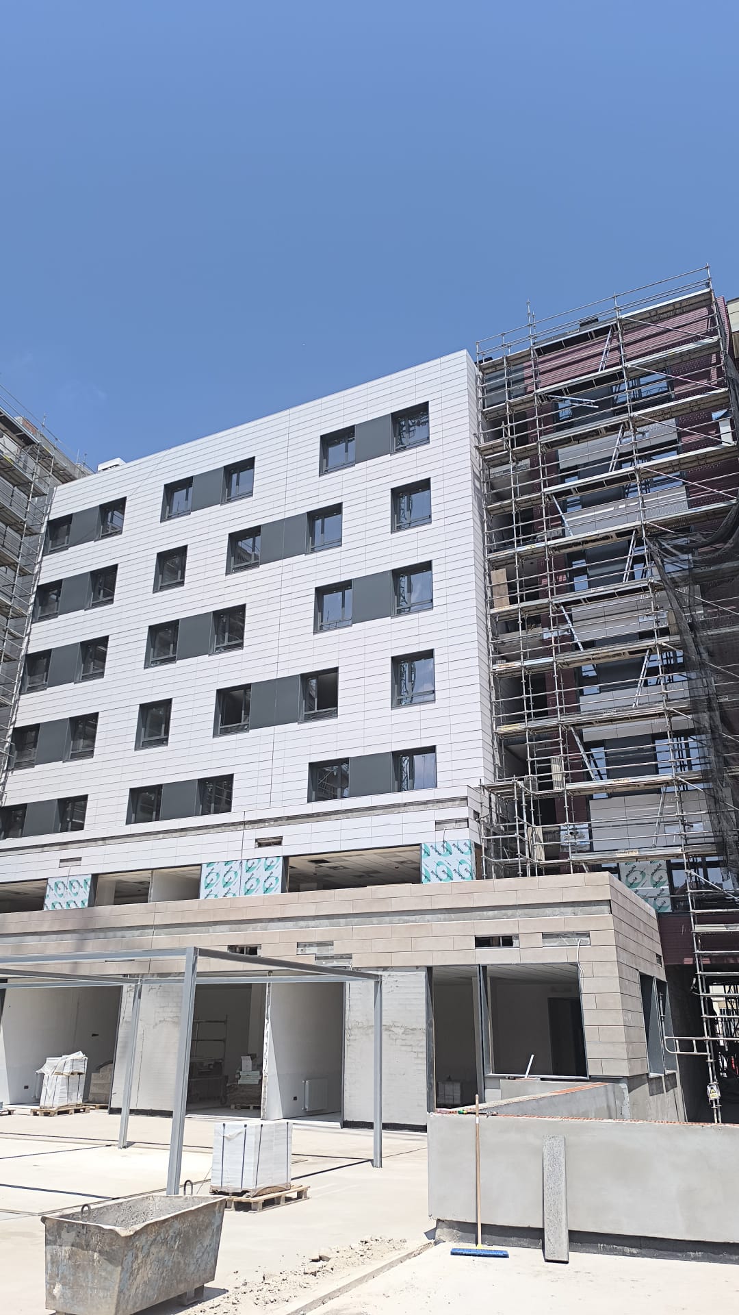 Ejecución de Fachada Ventilada con Sistema Faveker en Edificio Vitalia Home - Imagen 4